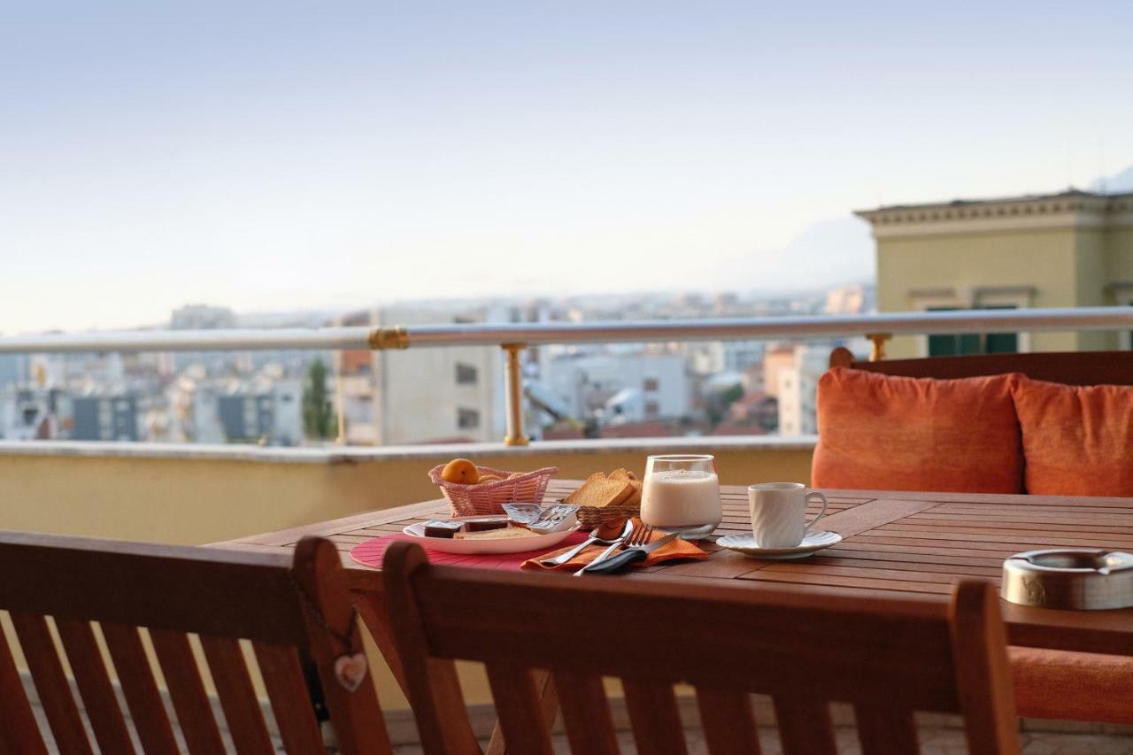 Friends Terrace Appartement Tirana Buitenkant foto
